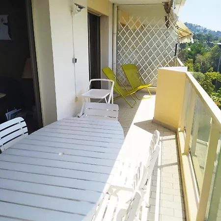 Karolina - Ascot Cannes