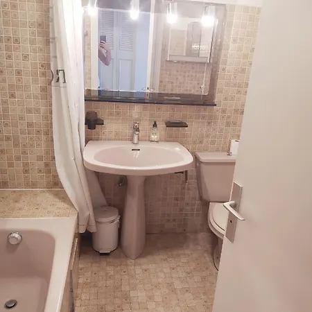 Karolina - Ascot Apartment