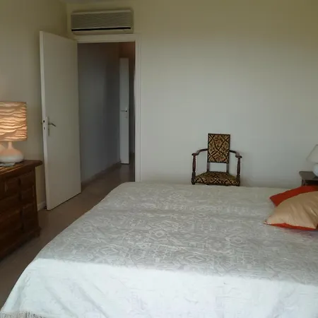 Karolina - Ascot Apartment