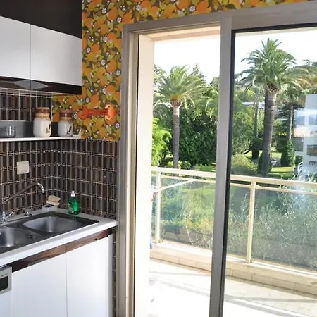 Karolina - Ascot カンヌ